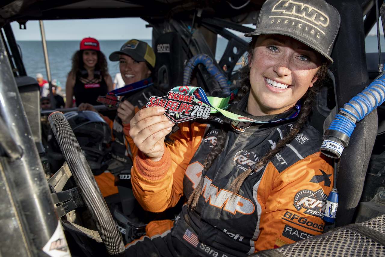 モトクロスから転向後、スタジアム・スーパー・トラックやオフロード・トロフィー、バハ1000などのデザート・レースを中心に挑戦を続けるサラ・プライス