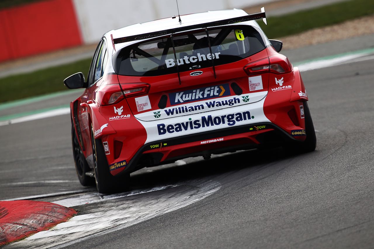 この開幕延期期間中に「手持ちのスペアを3倍の量で確保した」と語ったデビット・バートラム代表