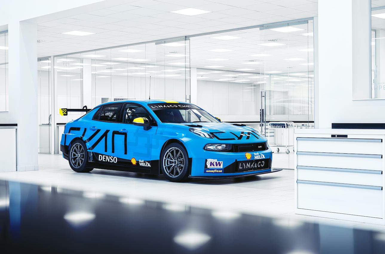 2020年仕様の『Lynk&Co 03 TCR』新リバリーを披露したLynk&Co Cyan Racing