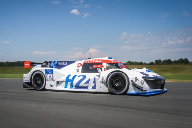 パートナーにミシュランとシンビオを加え、新たな装いとなったグリーンGT LMPH2G。ベース車はLMP3カーだ。