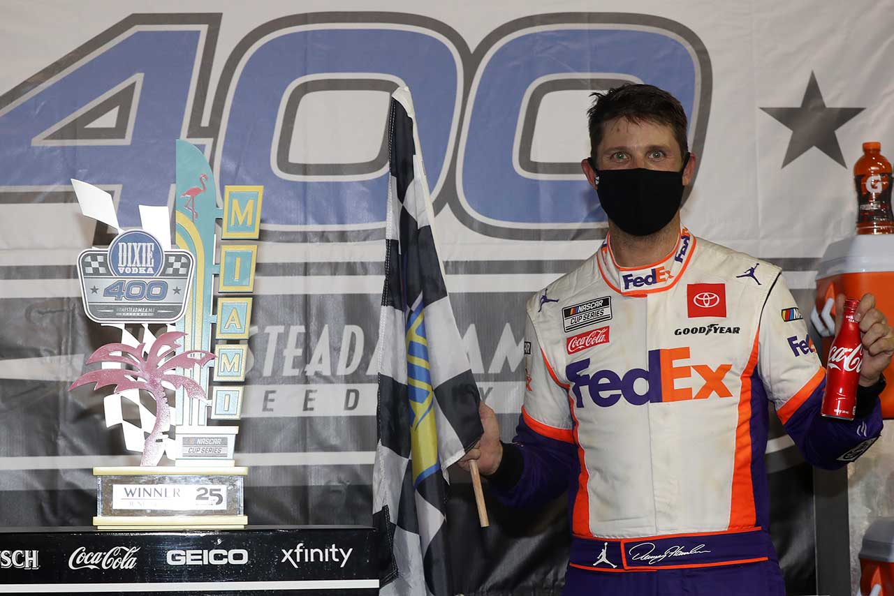 “ディキシーウォッカ400”を制したデニー・ハムリン（トヨタ・カムリ）
