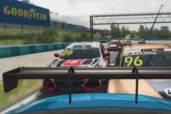 レース2オープニングのバトルを潜り抜け、ネストール・ジロラミが早々にレースの主導権を握る