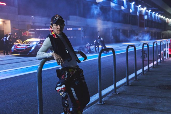 TEAM Red Bull MUGENオフィシャルウェアを着込む武藤英紀