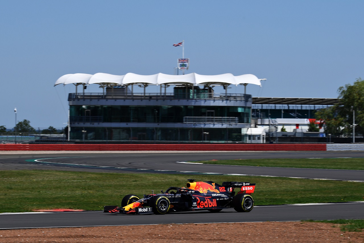 2020年6月フィルミングデー　アレクサンダー・アルボン（レッドブルRB16・ホンダ）