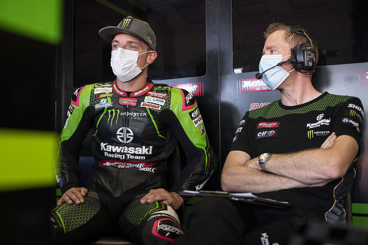 マスクをするアレックス・ロウズ（カワサキ・レーシングチーム・ワールドSBK）