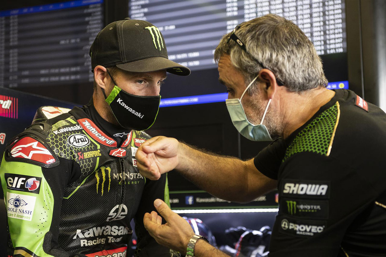 カワサキのマスクをつけるジョナサン・レイ（カワサキ・レーシングチーム・ワールドSBK）