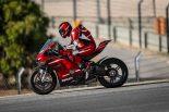 ドゥカティ、スーパーレッジェーラV4 走行シーン