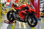 ドゥカティ、スーパーレッジェーラV4（001／500）最初の1台がラインオフ