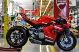 ドゥカティ、スーパーレッジェーラV4（001／500）最初の1台がラインオフ