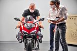ドゥカティ、スーパーレッジェーラV4の納車セレモニー：オーナーのフィリップ・ヴァン・シル氏
