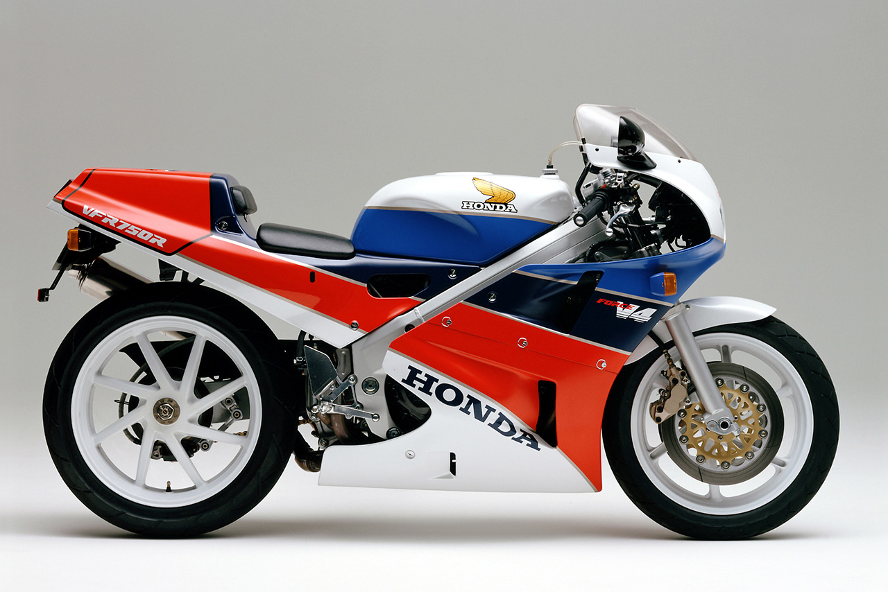 1987年に限定販売されたホンダVFR750R（RC30）