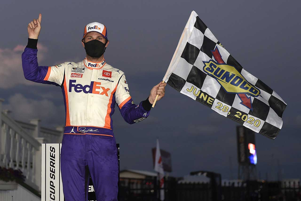 “ポコノ350”を制したデニー・ハムリン（トヨタ・カムリ）