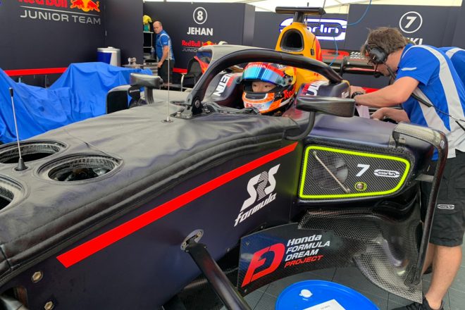 角田裕毅(カーリン)