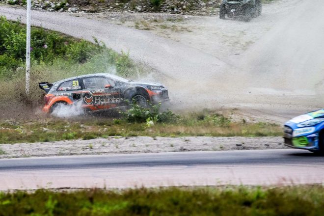 2017年のRallyX Nordic王者でもあるトーマス・ブリンテソンは、Q2のバトル中に激しくコースオフ