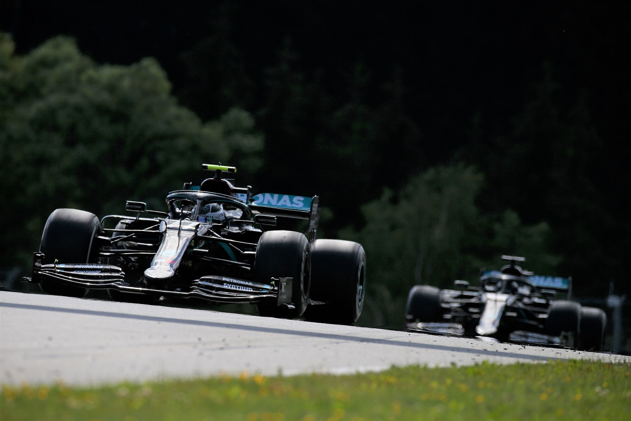 2020年F1第1戦オーストリアGP　バルテリ・ボッタスとルイス・ハミルトン（メルセデス）