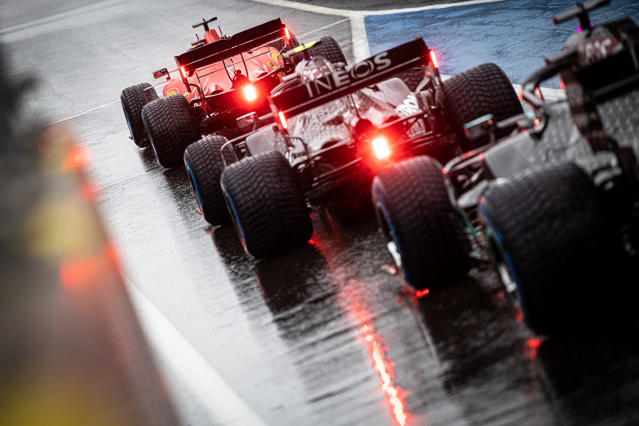 2020年F1第2戦シュタイアーマルクGP予選　ピットレーンに並ぶセバスチャン・ベッテル（フェラーリ）