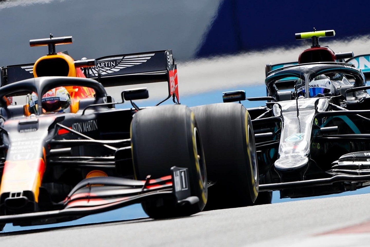 2020年F1第2戦シュタイアーマルクGP　バルテリ・ボッタス（メルセデス）とマックス・フェルスタッペン（レッドブル・ホンダ）