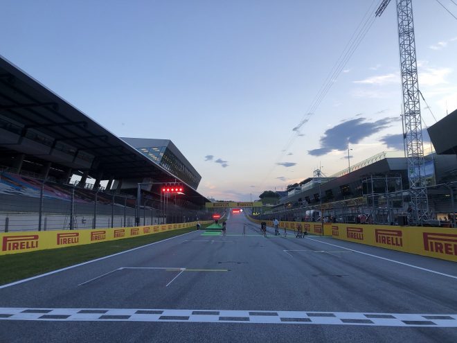 2020年F1第2戦シュタイアーマルクGP　コースでランニングをする際もソーシャルディスタンスを保つ