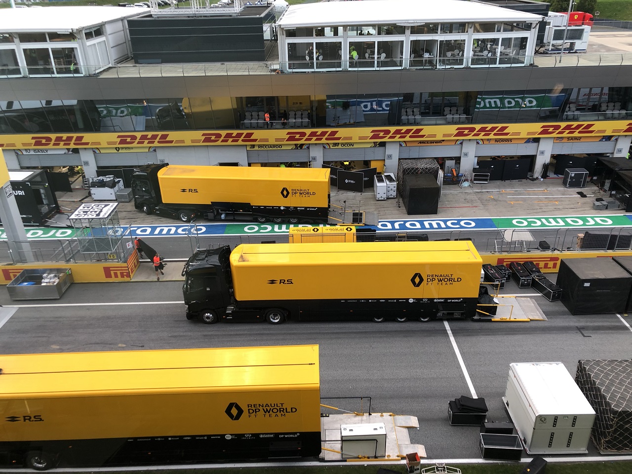 2020年F1第2戦シュタイアーマルクGP　レッドブルリンクから撤収するチームのトラック