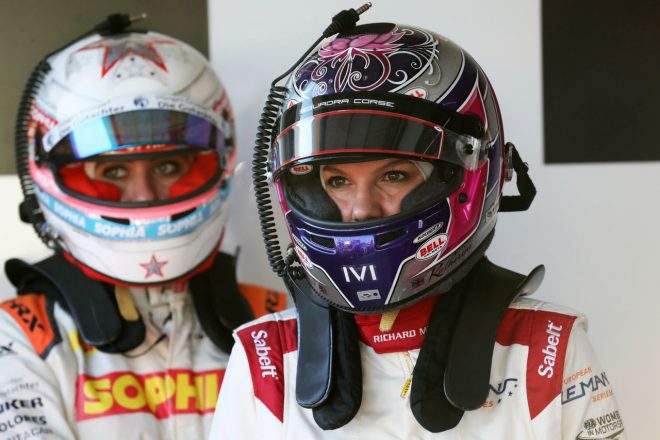 キャサリン・レッグ（右）はリシャール・ミル・レーシングで、ソフィア・フローシュ（左）、タチアナ・カルデロンとともに50号車オレカ07をシェアする。