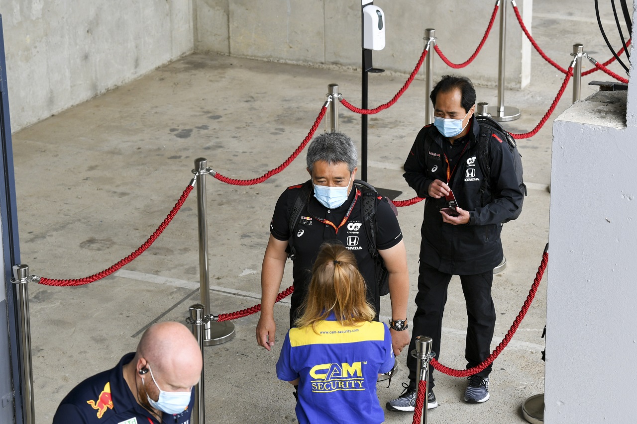 2020年F1第3戦ハンガリーGP　サーキットに到着したホンダの山本雅史MDと田辺豊治F1テクニカルディレクター
