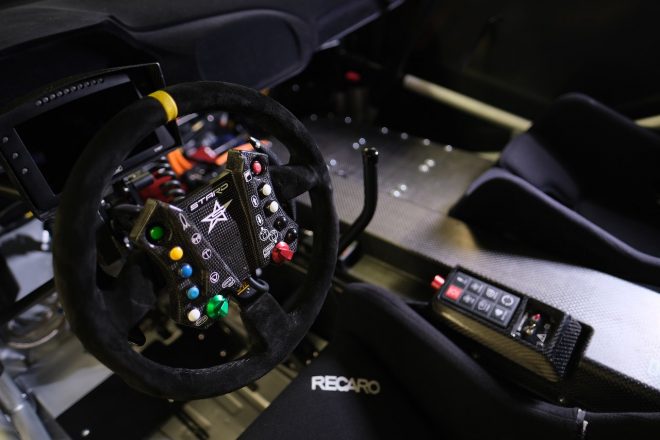 フィエスタEvo.4のボディとシャシーに“REVelution”と呼ばれる電動パワートレイン・キットを搭載。150kWを発生する3モーター構成で、総合出力は612馬力にも達する