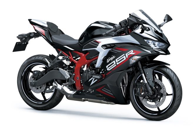 カワサキNinja ZX-25R SE（メタリックスパークブラック×パールフラットスターダストホワイト）