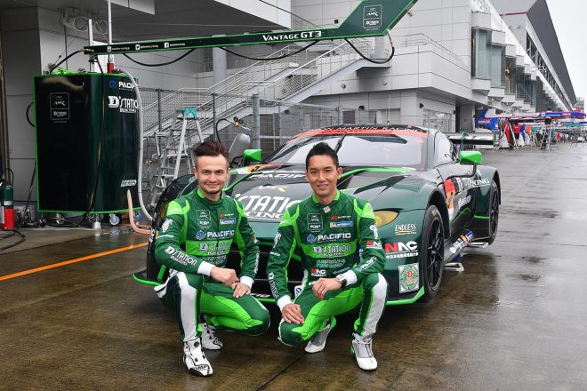 PACIFIC NAC D'station Vantage GT3と藤井誠暢、ケイ・コッツォリーノ