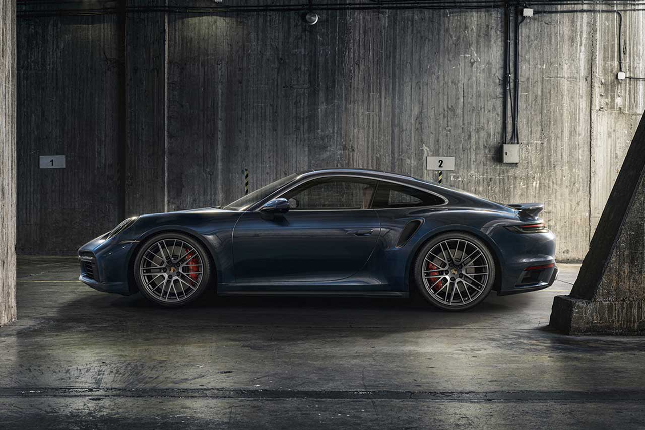 新型ポルシェ911ターボ（サイド）