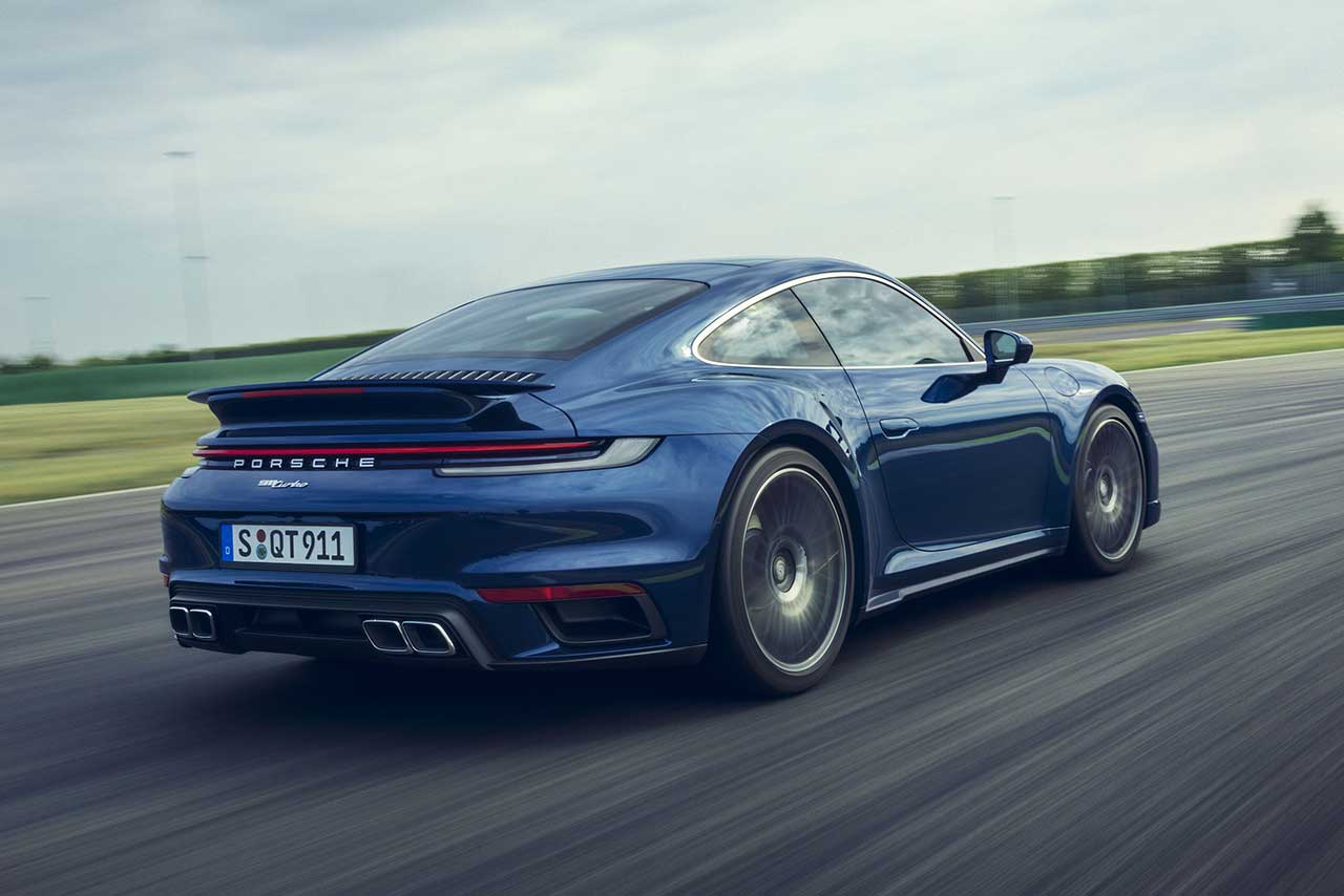新型ポルシェ911ターボ（リヤ）