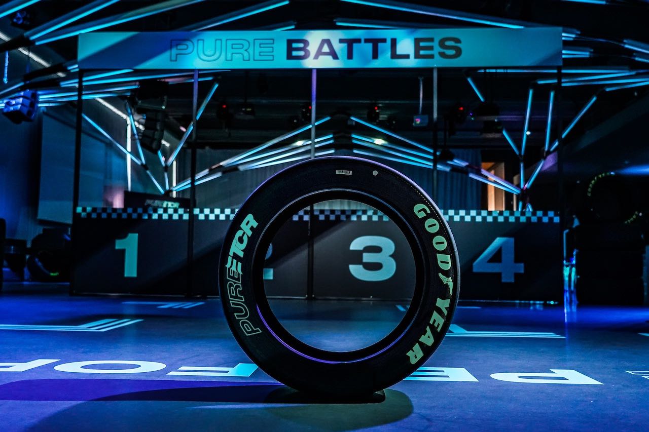 ラリークロスのような予選ヒート制の“バトル・グループ”や、車両の集中充電設備となる"エネルギー・ステーション"の運用など、ユニークなフォーマットの試験運用を行う