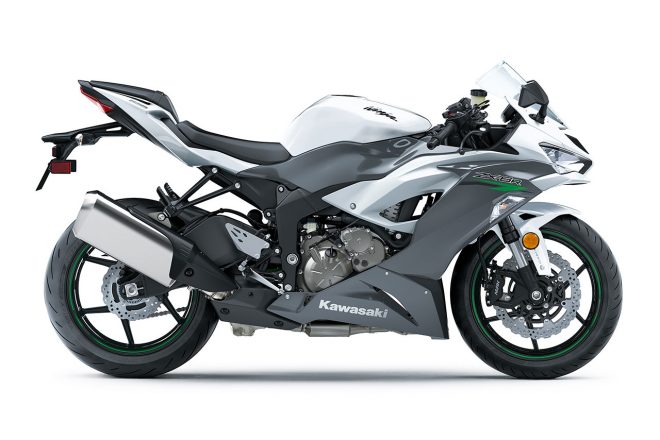 2021年型カワサキ、Ninja ZX-6R（パールクリスタルホワイト×パールストームグレー）