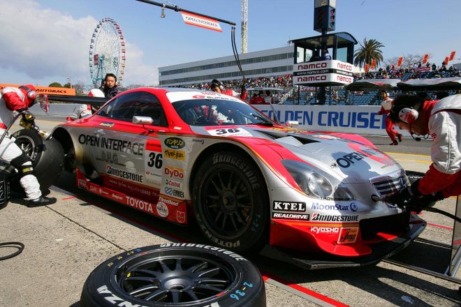 2006年第1戦鈴鹿を制した脇阪寿一／アンドレ・ロッテラー組OPEN INTERFACE TOM'S SC430