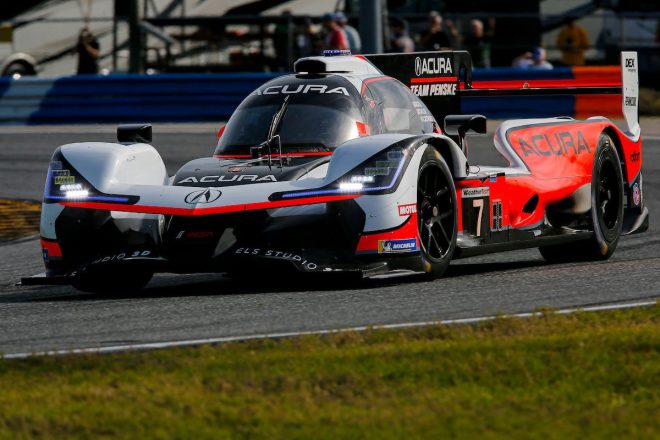 アキュラARX-05はLMP2カーのオレカ07をベースに開発されたDPiマシン。アキュラ独自のスタイルリングが与えられたほか、エンジンは3.5リットルV6ツインターボのAR35TTが搭載されている。