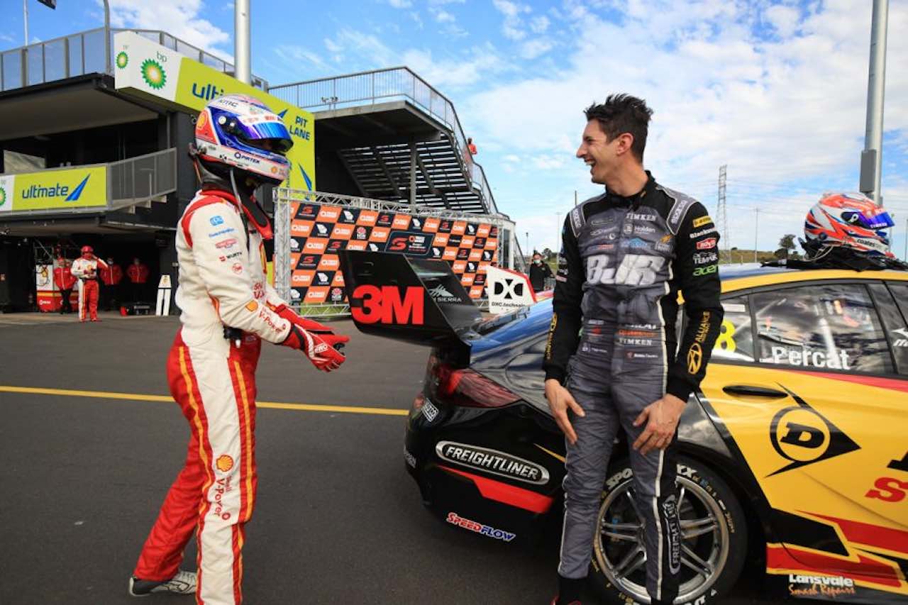 R2は3番グリッドからスタートした伏兵ニック・パーカットが、DJR勢を抑えてシドニー連勝を飾っている