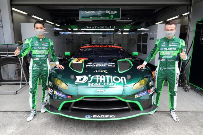 PACIFIC NAC D'station Vantage GT3と藤井誠暢、ケイ・コッツォリーノ