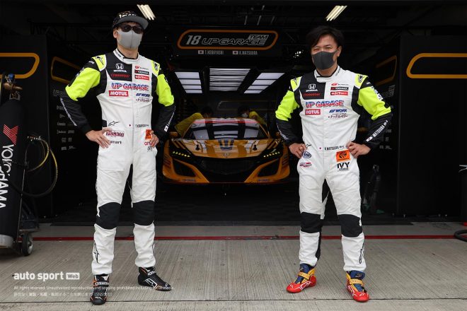 18　TEAM UPGARAGE 小林崇志／松浦孝亮 レーシングスーツ：アルパインスターズ