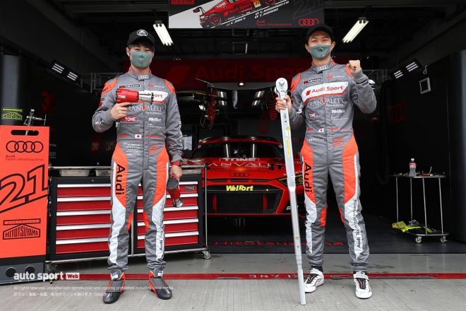 21　Audi Team Hitotsuyama 川端伸太朗／近藤翼 レーシングスーツ：フリーム