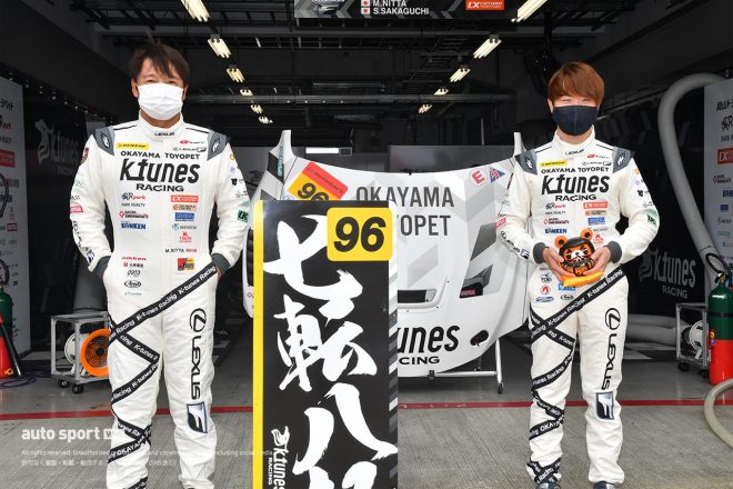 96　K-tunes Racing 新田守男／阪口晴南 レーシングスーツ：グループ・エム