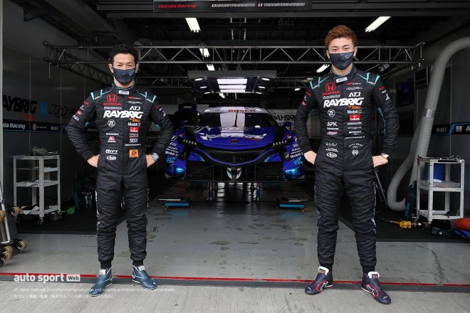 100　TEAM KUNIMITSU 山本尚貴／牧野任祐 レーシングスーツ：ARD