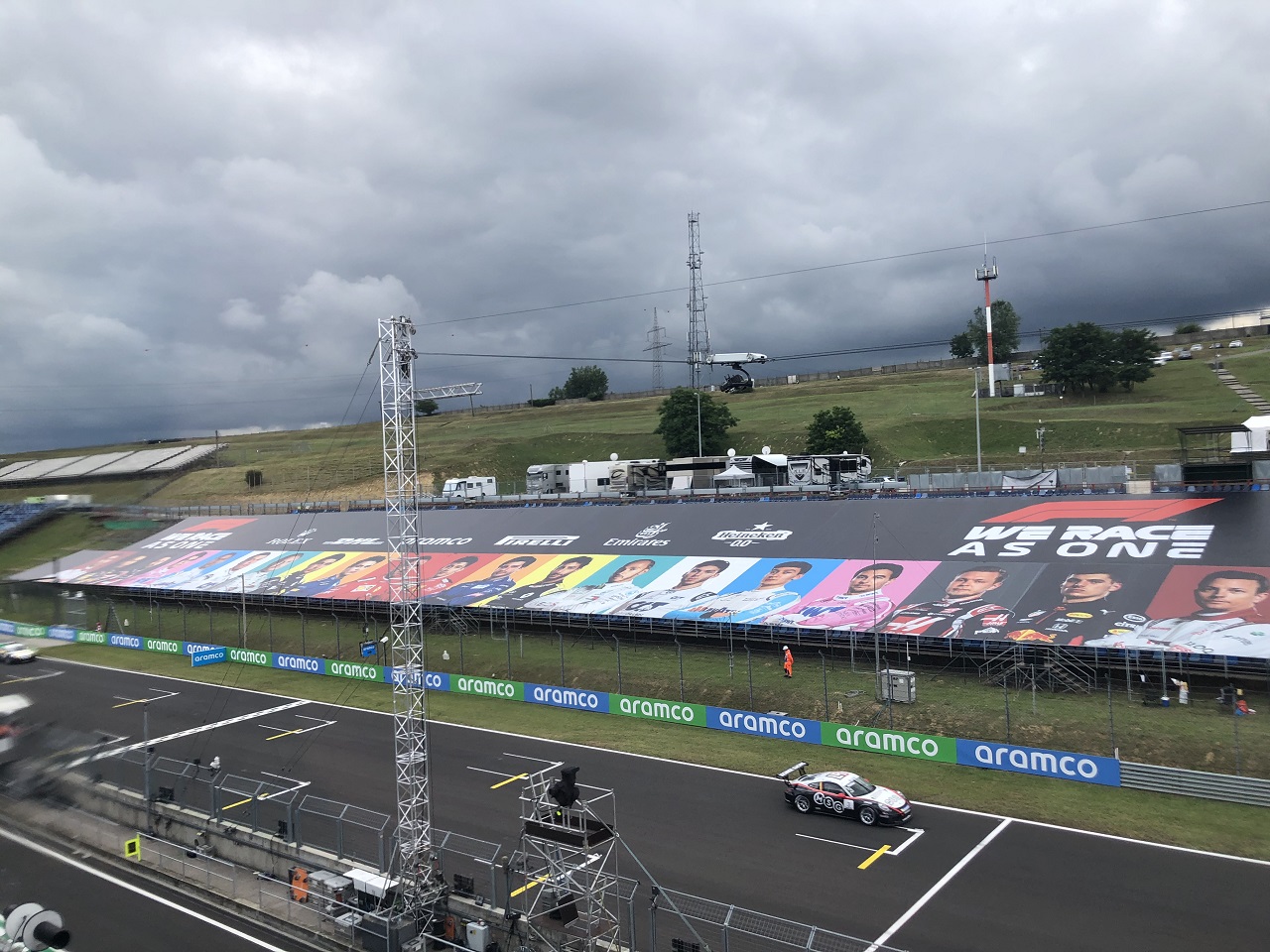 2020年F1第3戦ハンガリーGP　厚い雲に空が覆われたハンガロリンク