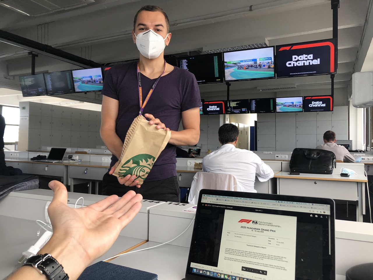 2020年F1第3戦ハンガリーGP　厳しい行動制限を受けるイギリス人メディアにうれしい差し入れ