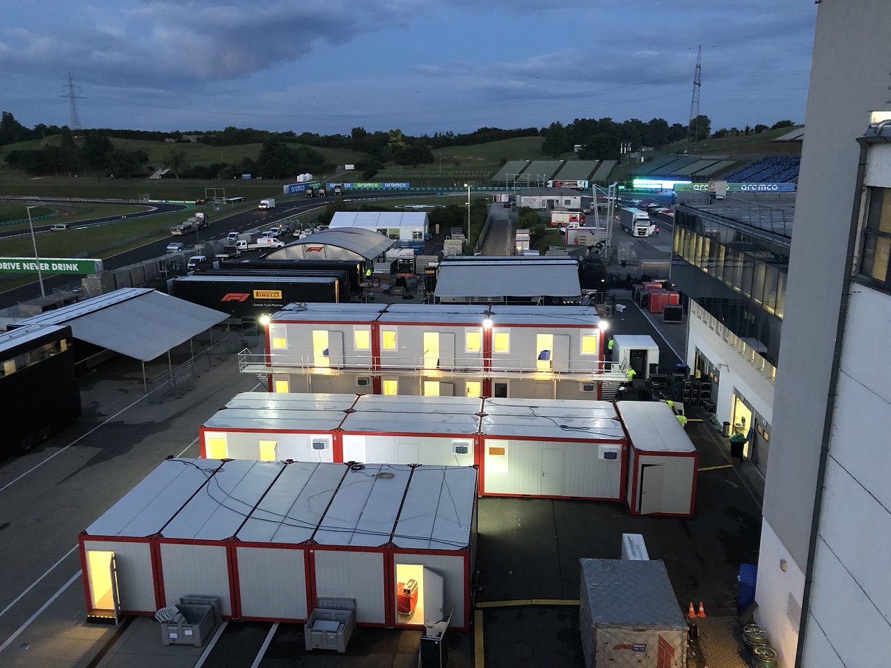 2020年F1第3戦ハンガリーGP　モーターホームの代わりに設置された仮設の作業用スペース