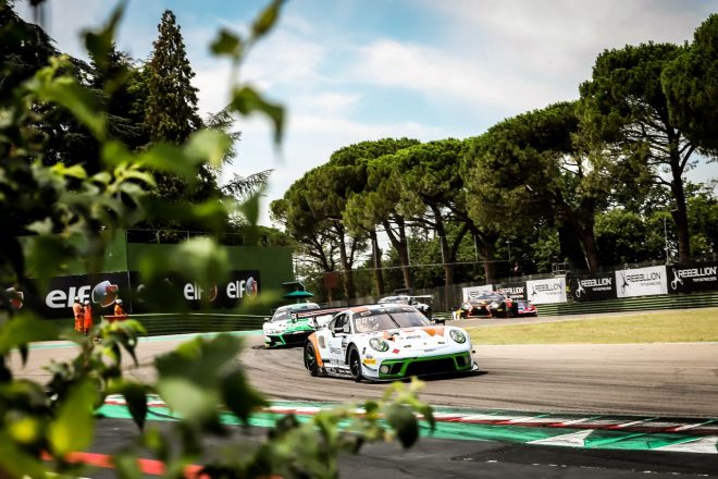 ポルシェ908／03スパイダーのトリビュートカラーで参戦するGPXレーシングの12号車ポルシェ911 GT3 R