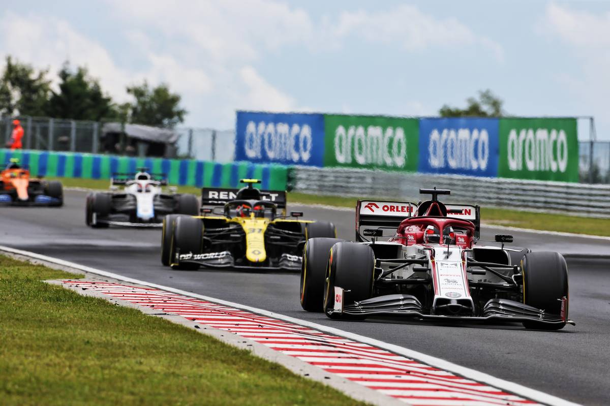 今回もノーポイントで終わってしまったライコネンさん…。見どころはまさかのペナルティシーン…