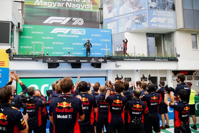 高いところのほうが表彰台らしくていいですな