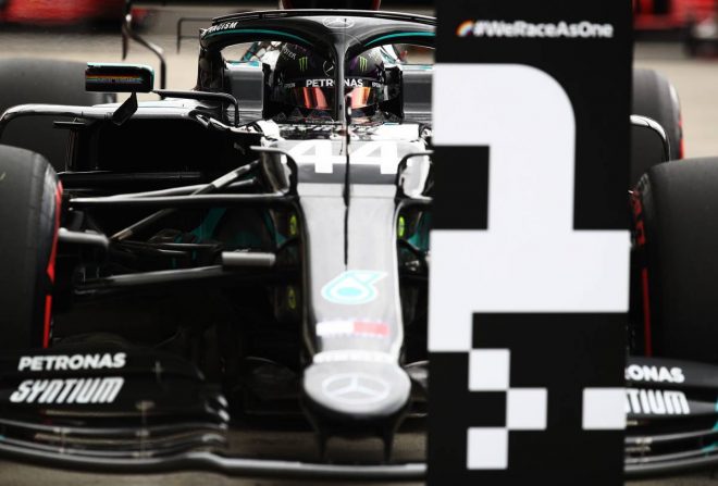 レコードも更新して見事ポールポジション獲得のハミルトンさん