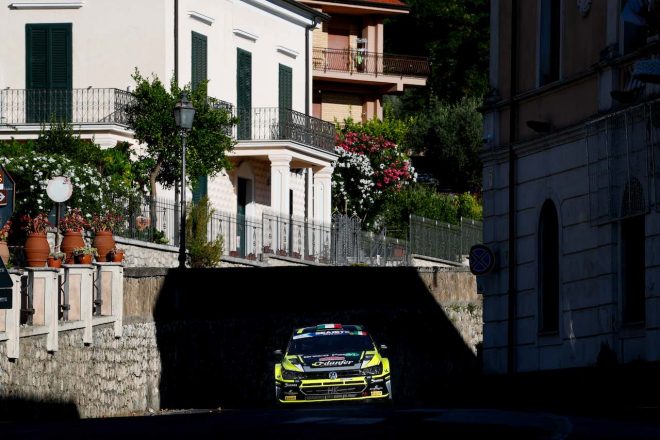 チームも移籍し、フォルクスワーゲン・ポロGTI R5にスイッチした地元の英雄ジャンドメニコ・バッソは2位入賞で国内選手権勝者に