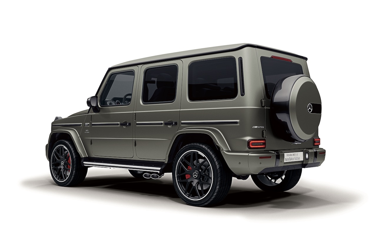 AMGナイトパッケージとブラックスモーク仕様は共通ながら、G63では鍛造マットブラックペイントの22インチAMGクロススポークアルミホイールに