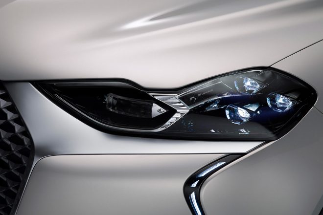 DS3クロスバック E-TENSEのフロントライト